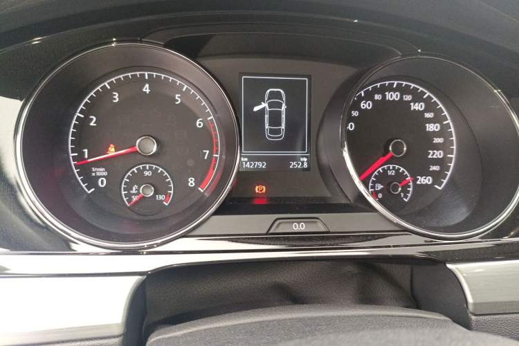 Used Volkswagen Lamando 2015 280TSI DSG Comfort Edition Odometer Close Up