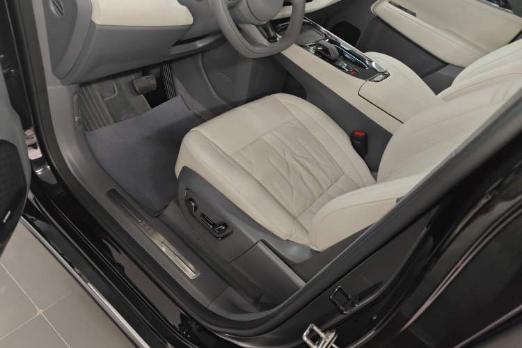 Used Zeekr 009 2024 Six-Seat Executive Version 4WD 108 kWh
