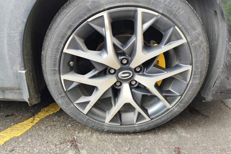 Used GAC Trumpchi EMPOW 2021 270T DCT J15 Version Right Front Wheel Hub