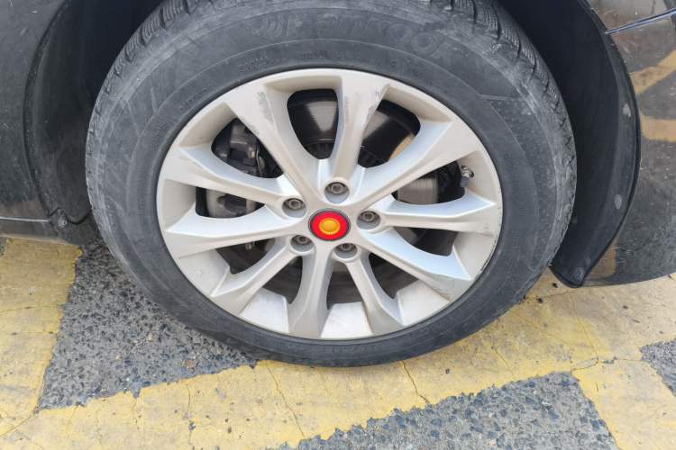 Used Hongqi H7 2017 2.0T Luxury Model Right Front Wheel Hub