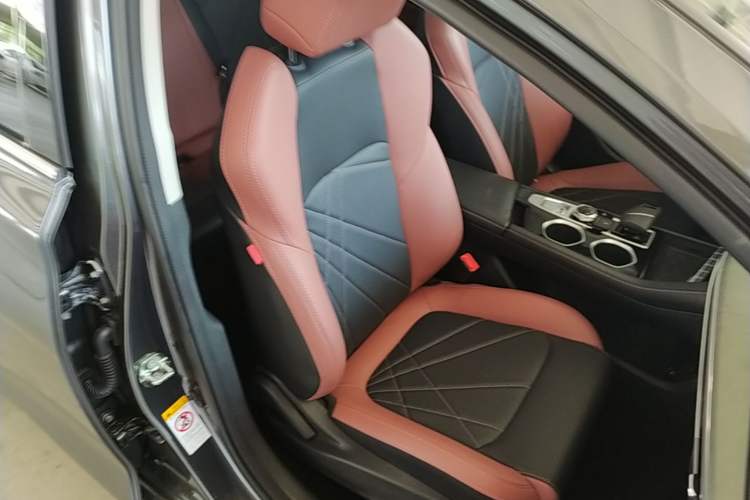 Used CHANGAN Eado 2023 Changan Edition PLUS Blue Whale NE 1.4T GDI DCT Prestige Version
