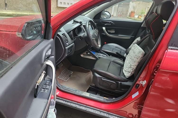 Used CHANGAN CS35 2012 1.6L Automatic Luxury Version China IV Standard Driver Seat