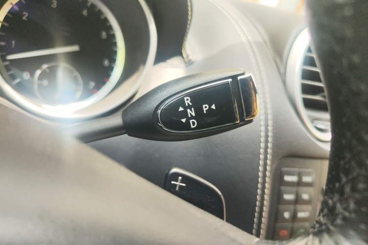 Used Mercedes-Benz M-Class 2010 ML 350 4MATIC Luxury Model Gear Lever