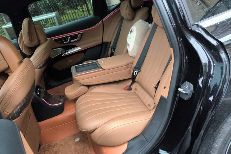 Used Mercedes-Benz E-Class 2024 E 300 L Luxury Model Left Rear Seat