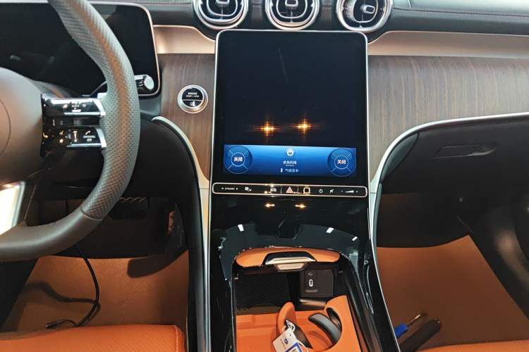 Used Mercedes-Benz GLC 2025 Refreshed GLC 300 L 4MATIC Dynamic Version 5 Seats Audio And AC Panel