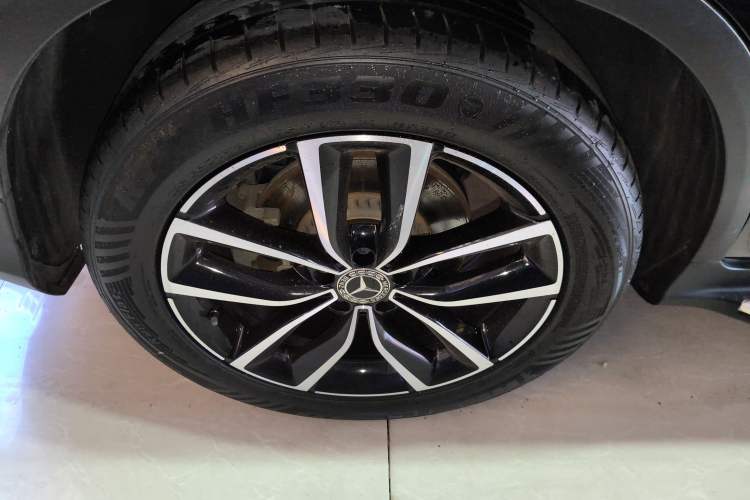 Used Mercedes-Benz GLC 2020 Facelift GLC 260 L 4MATIC Luxury Edition Right Rear Wheel Hub