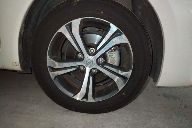 Used Nissan Tiida 2016 1.6L CVT Smart Drive Edition Right Front Wheel Hub