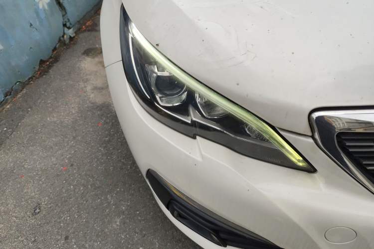 Used Peugeot 308 2016 1.6L Automatic Luxury Edition Right Front Headlight