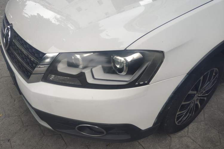 Used Volkswagen Cross Lavida 2014 1.4TSI DSG
