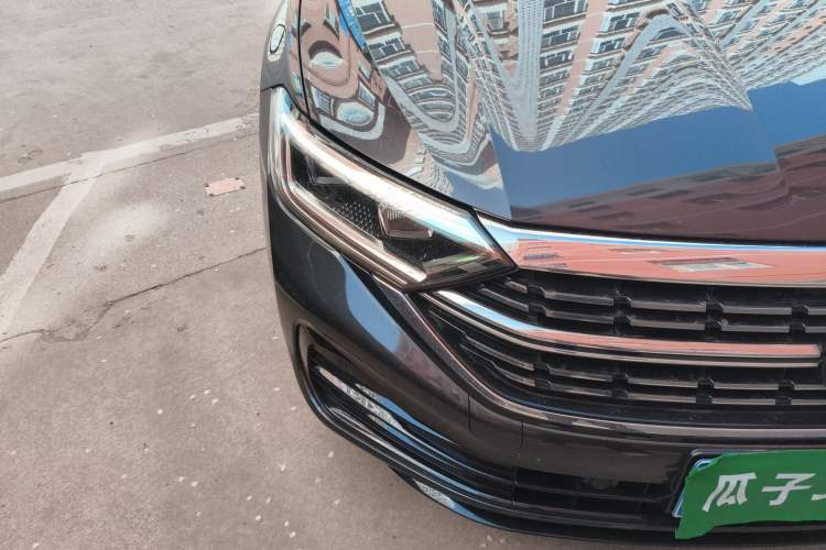 Used Volkswagen Sagitar 2023 300TSI DSG Excellence Edition Right Front Headlight