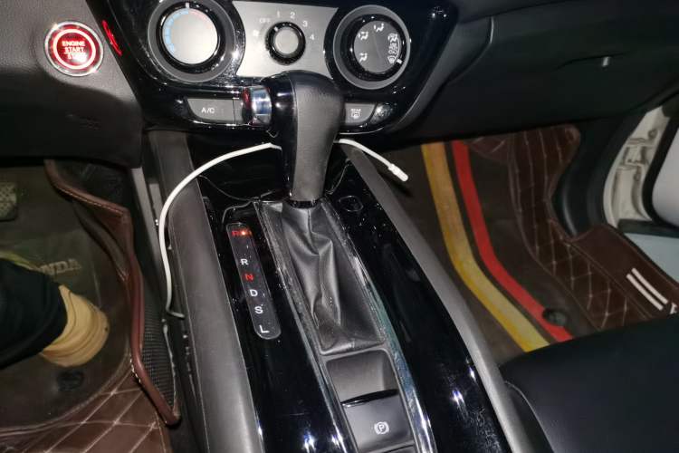 Used Honda Vezel 2019 1.5L CVT Luxury Model China V Gear Lever