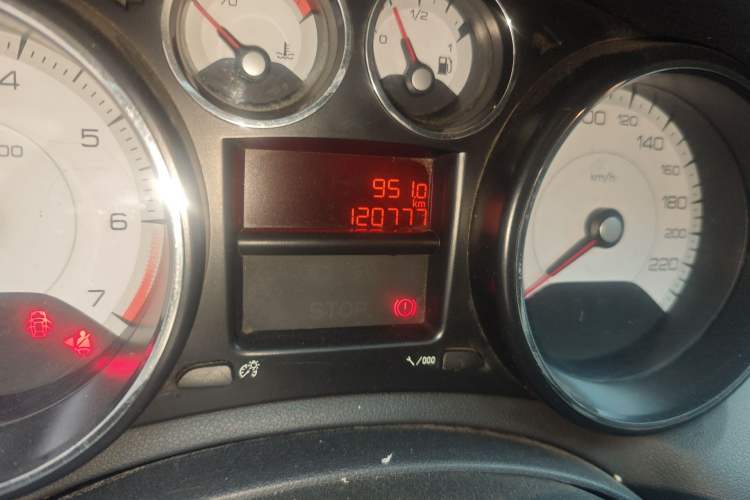 Used Peugeot 308 2014 Enjoy Edition Classic 1.6L Manual Fashion Model