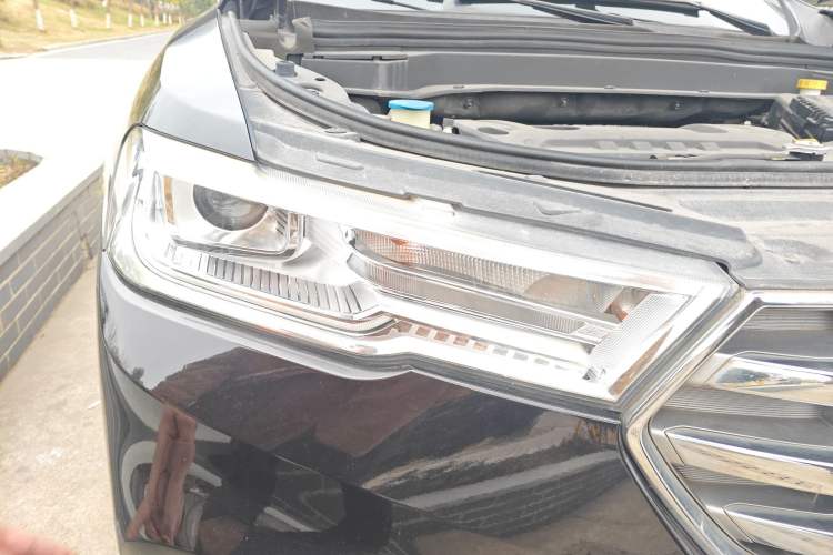 Used Haval H6 2017 Blue Label 2.0T Automatic Two-Wheel Drive Luxury Model Right Front Headlight