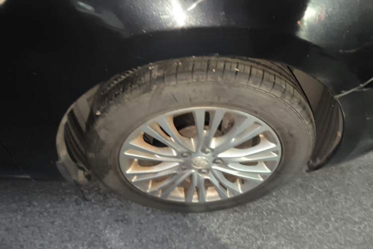 Used Buick GT 2015 15N Manual Elite Edition Right Front Wheel Hub