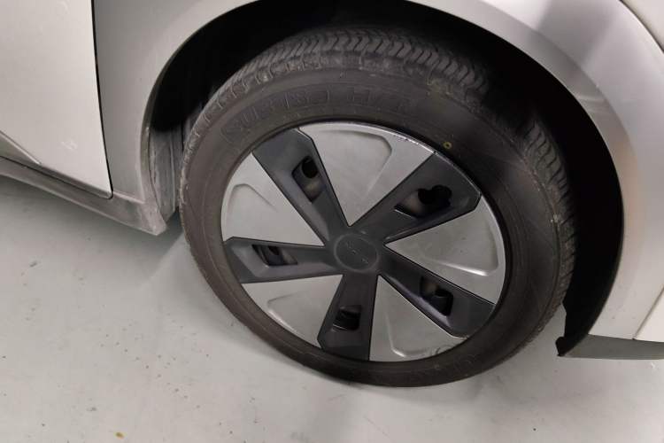 Used AION Y 2022 Plus 70 Smart Edition Right Front Wheel Hub