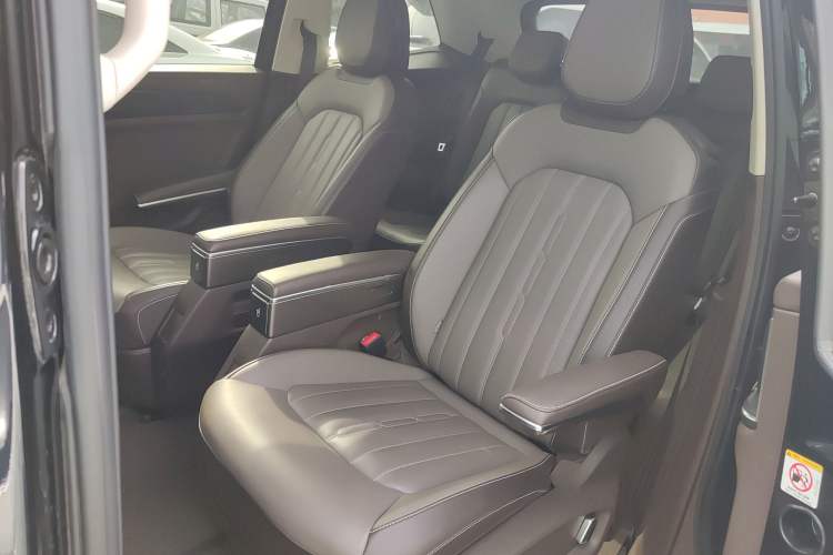 Used Volkswagen Viloran 2024 330TSI Luxury Edition Left Rear Seat