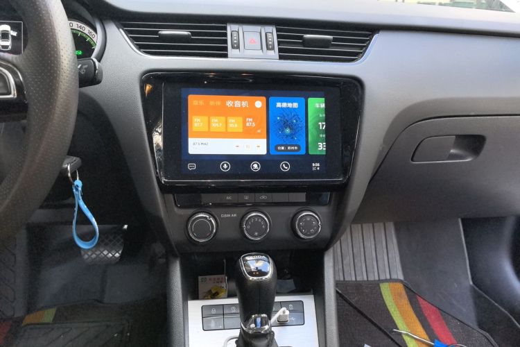 Used Skoda Octavia 2022 1.5L Automatic Comfort Edition Audio And AC Panel