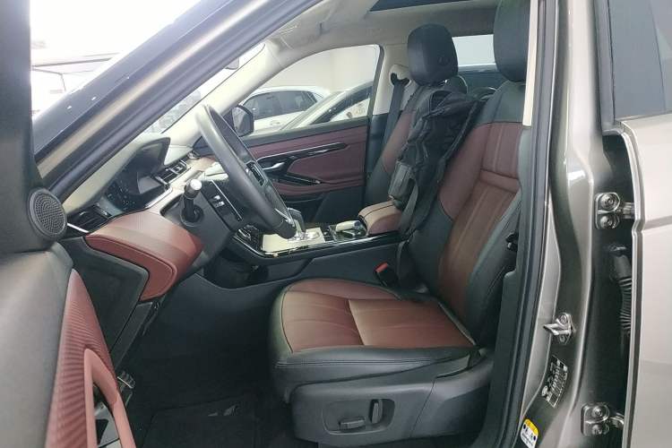 Used Land Rover Range Rover Evoque 2021 Range Rover Velar L 249PS R-Dynamic First Edition