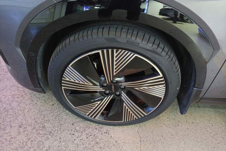 Used Lynk & Co 08 EM-P 2023 220 km Limited-Time Edition
