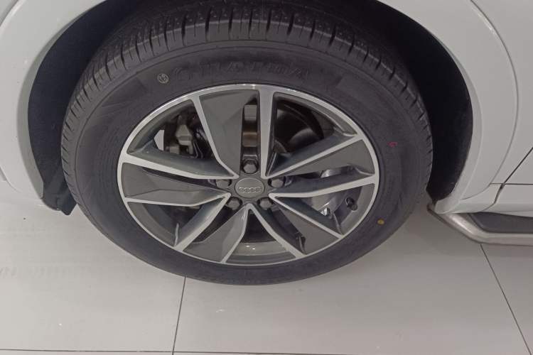 Used Audi Q3 2017 40 TFSI quattro all-wheel-drive sport model
