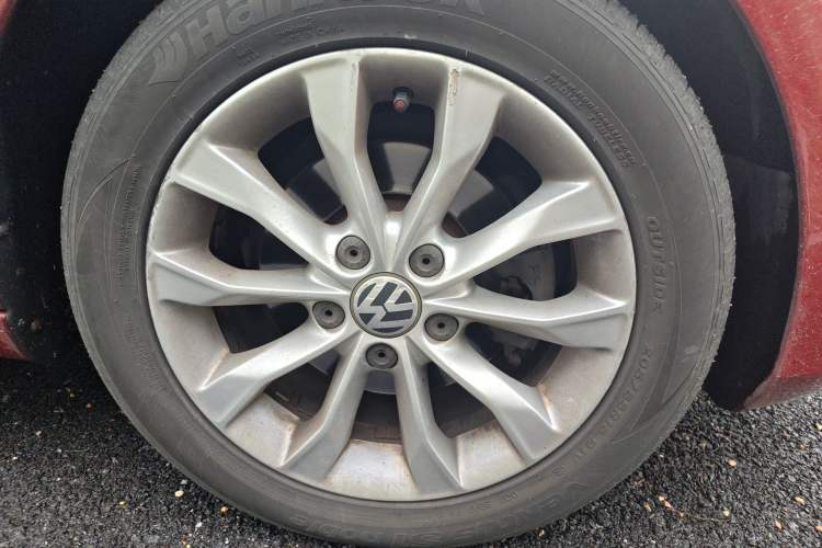 Used Volkswagen Golf 2012 1.6L Automatic Comfort Model Right Front Wheel Hub