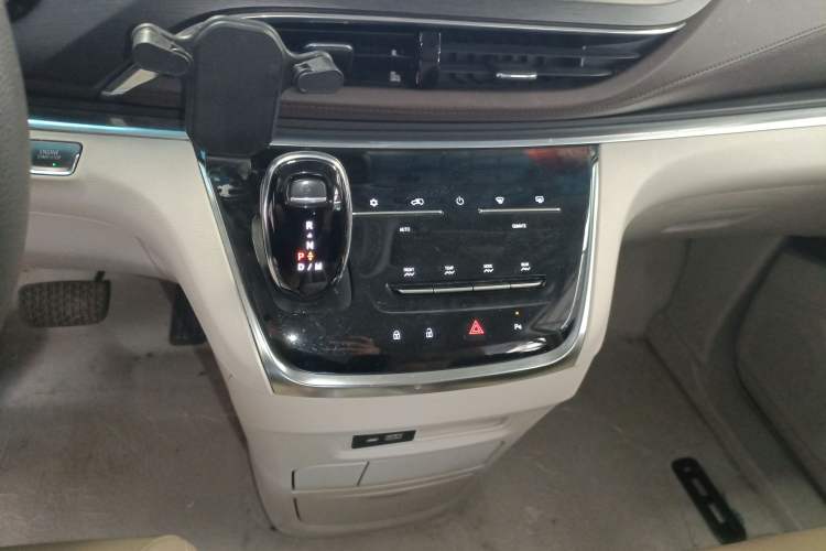 Used Buick GL8 2023 Land Executive Class Comfort Model
