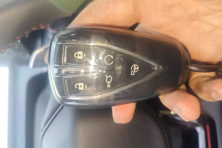 Used CHANGAN OSHAN Z6 2022 Blue Whale 1.5T DCT Smart Navigation Model
