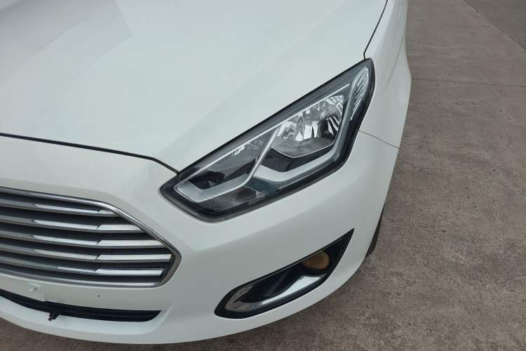 Used Ford Escort 2015 1.5L Automatic Fashion Model
