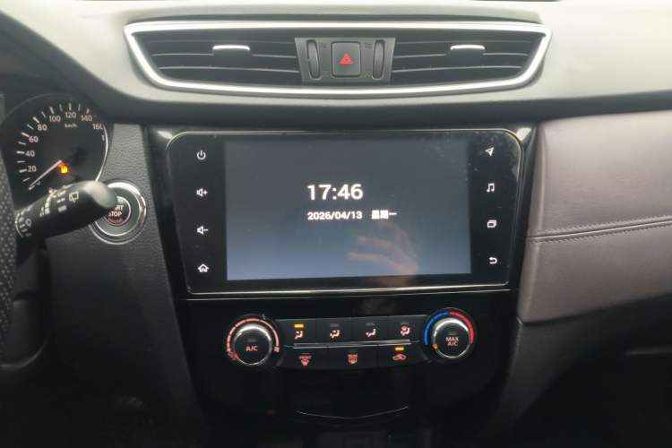 Used Nissan Qashqai 2019 2.0L CVT Luxury Edition Audio And AC Panel
