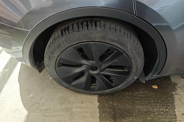 Used Tesla Model Y 2023 Rear-Wheel-Drive Version Right Rear Wheel Hub