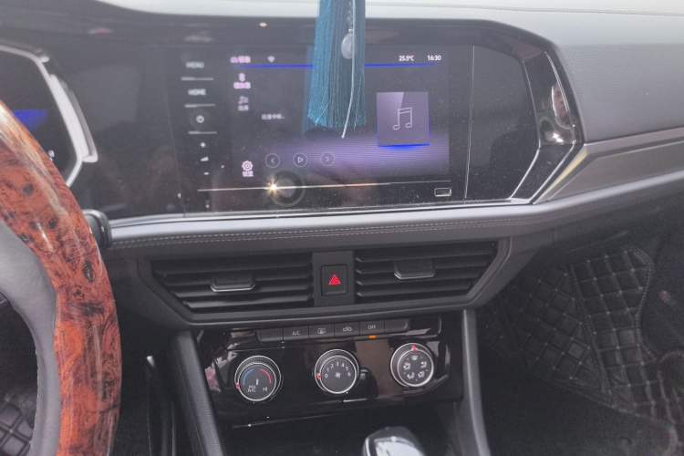 Used Volkswagen Sagitar 2021 280TSI DSG Excellence Edition Audio And AC Panel