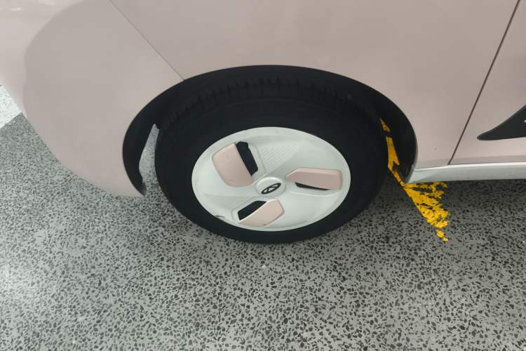 Used Chery QQ Ice Cream 2022 120km Conical Shape Lithium Iron Phosphate