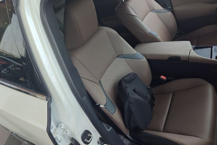 Used Lexus ES 2023 200 Excellence Edition Right Front Seat