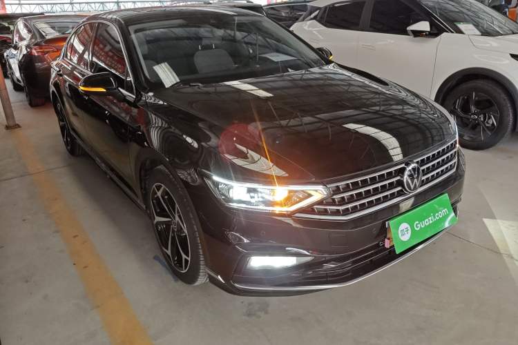 Used Volkswagen Magotan 2025 Revised Version Zhongxiang Edition 330TSI DSG Luxury Trim
