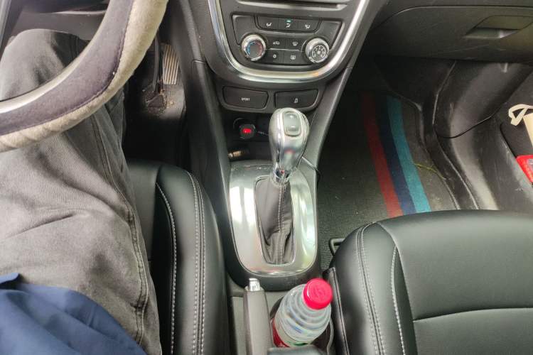 Used Buick Encore 2015 1.4T Automatic Two-Wheel Drive Urban Elite Version
