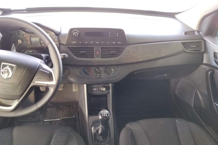 Used Baojun 310 2016 1.2L manual Comfort trim level