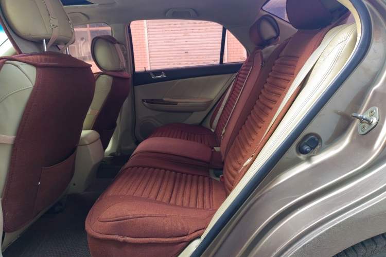 Used BYD G6 2011 2.0L Manual Luxury Version
