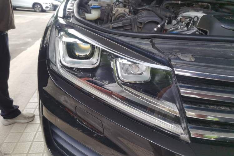 Used Volkswagen Touareg 2017 3.0 TSI Touareg Model Right Front Headlight