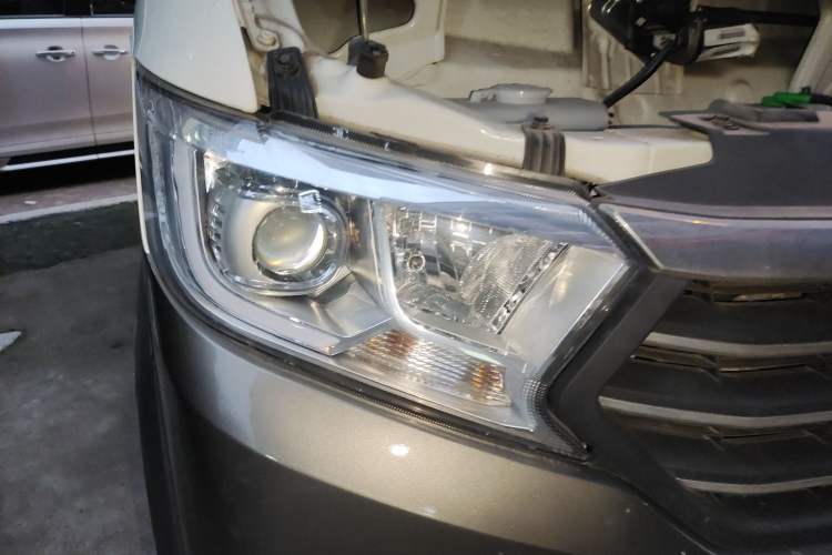 Used CHANGAN KUAYUE Xing V5 2022 1.5L Enjoyment Model 5-7 Seater Passenger Vehicle JL473QH Right Front Headlight