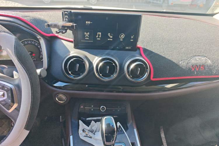 Used Wey VV5 2017 2.0T Ultra-Luxury Version
