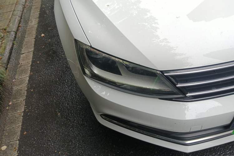 Used Volkswagen Sagitar 2017 230TSI Automatic Comfort Version Right Front Headlight