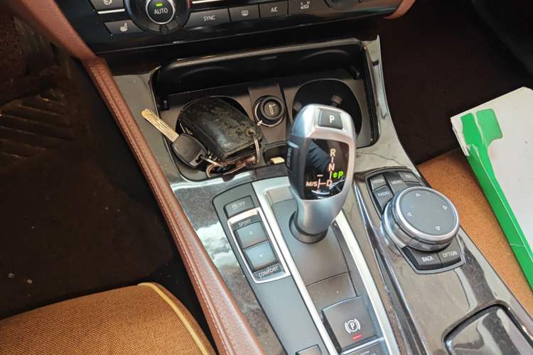 Used BMW 5 Series 2014 528Li Leading Model
