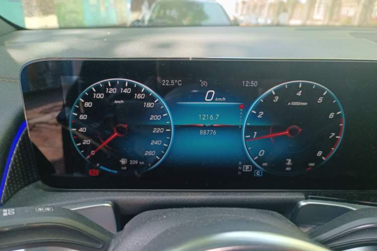 Used Mercedes-Benz GLB 2021 GLB 200 Dynamic Edition Odometer Close Up