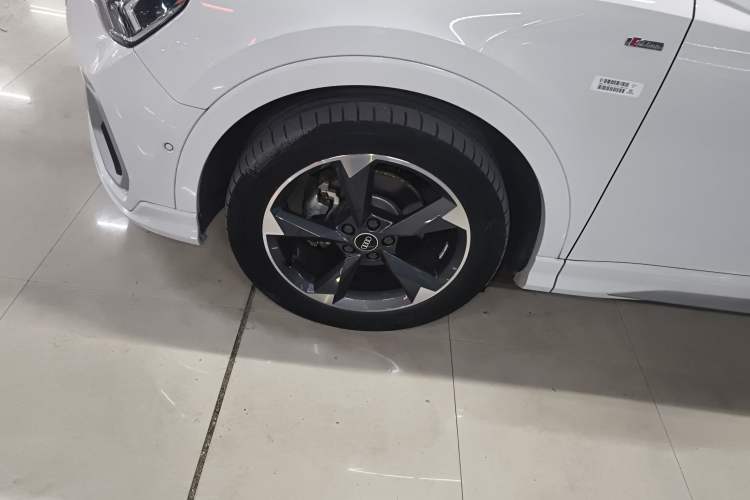 Used Audi Q3 2022 35 TFSI Fashion Dynamic Model Left Front Wheel Hub