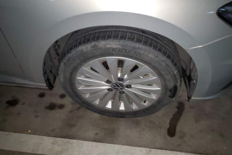 Used Volkswagen Lavida 2021 1.5L Automatic Comfort Edition Right Front Wheel Hub