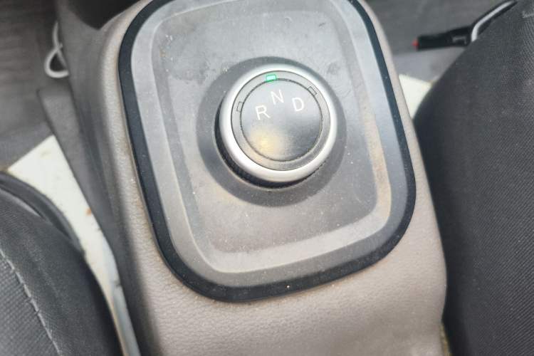 Used Dongfeng Yufeng EM26 2023 Standard Edition 41.472 kWh Henan Lithium Power Gear Lever