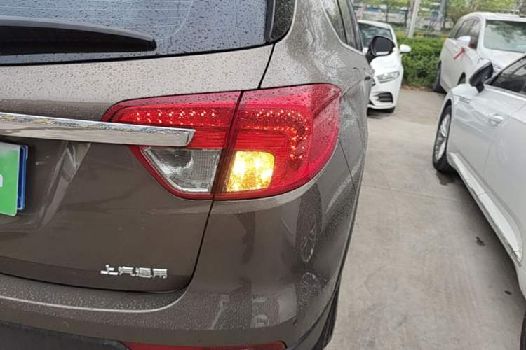 Used Buick Envision 2017 20T Two-Wheel Drive Luxury Model Exterior 3