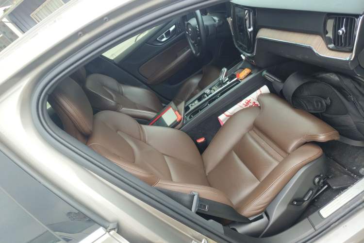 Used Volvo S60 2022 B4 Zhiyuan Luxury Edition
