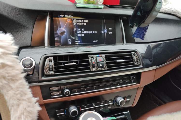 Used BMW 5 Series 2014 520Li Elegant Model
