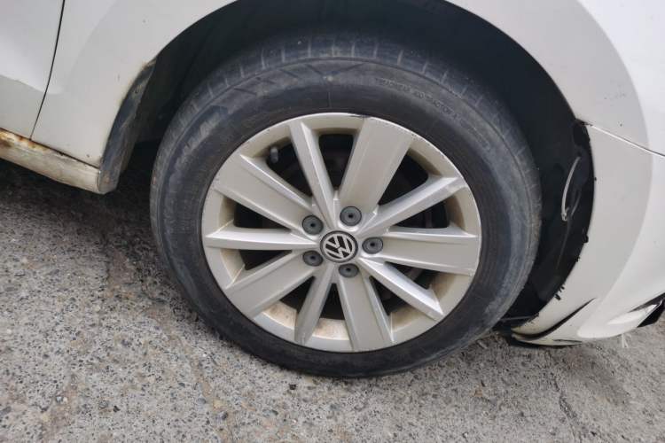 Used Volkswagen Jetta 2013 1.6L Manual Comfort Model Right Front Wheel Hub
